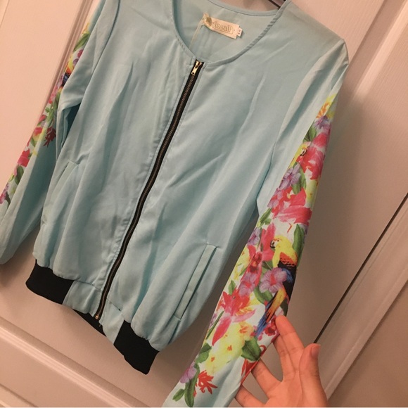 Thin Chiffon Bomber Style Jacket - Picture 5 of 8
